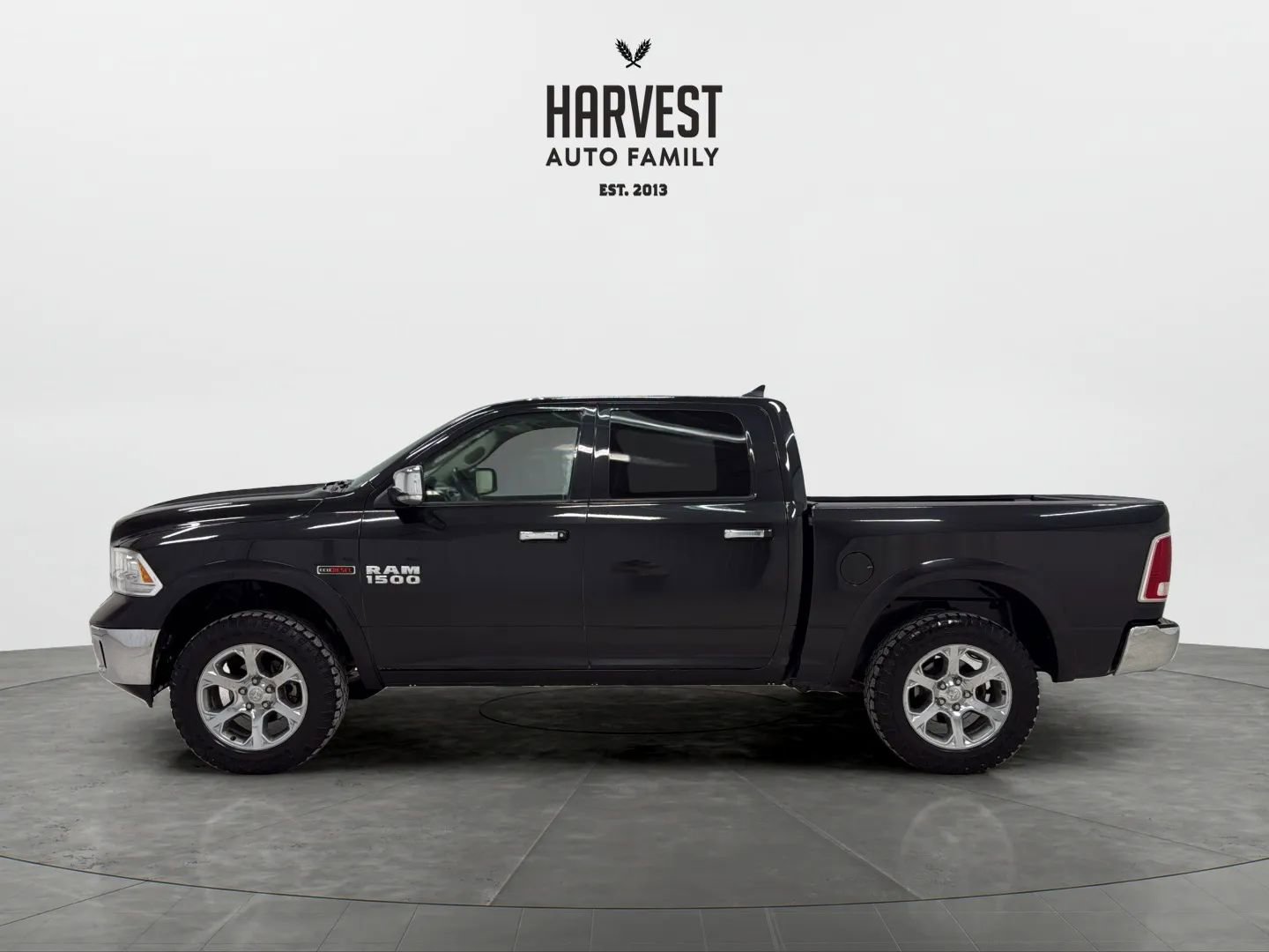 Used 2018 RAM 1500 Laramie w/ Convenience Group AWD/4WD image 2