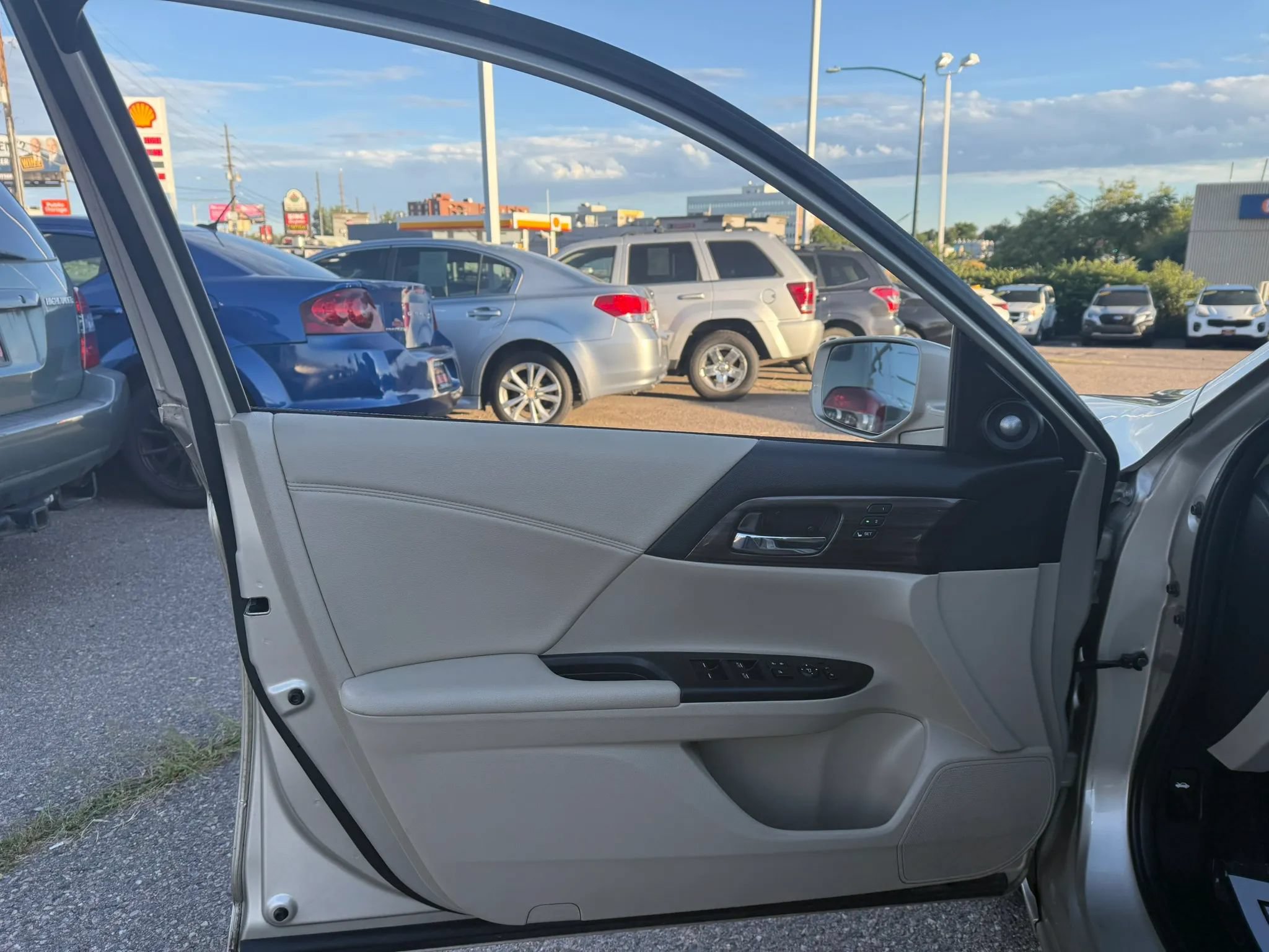 Used 2017 Honda Accord EX-L image 12