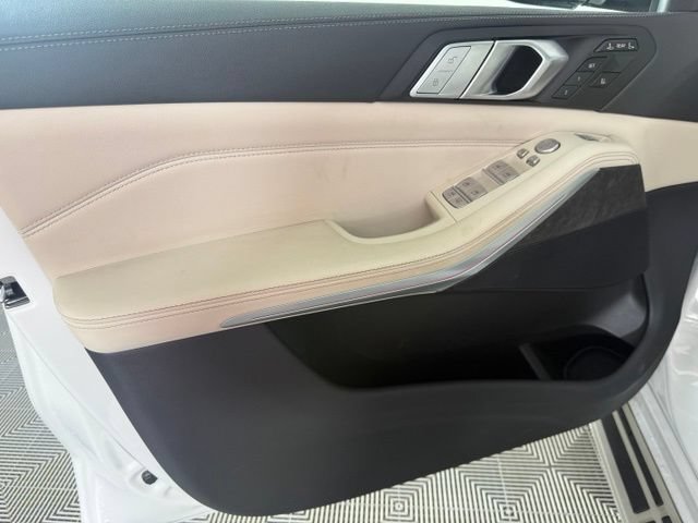 Used 2022 BMW X7 xDrive40i w/ Premium Package AWD/4WD image 34