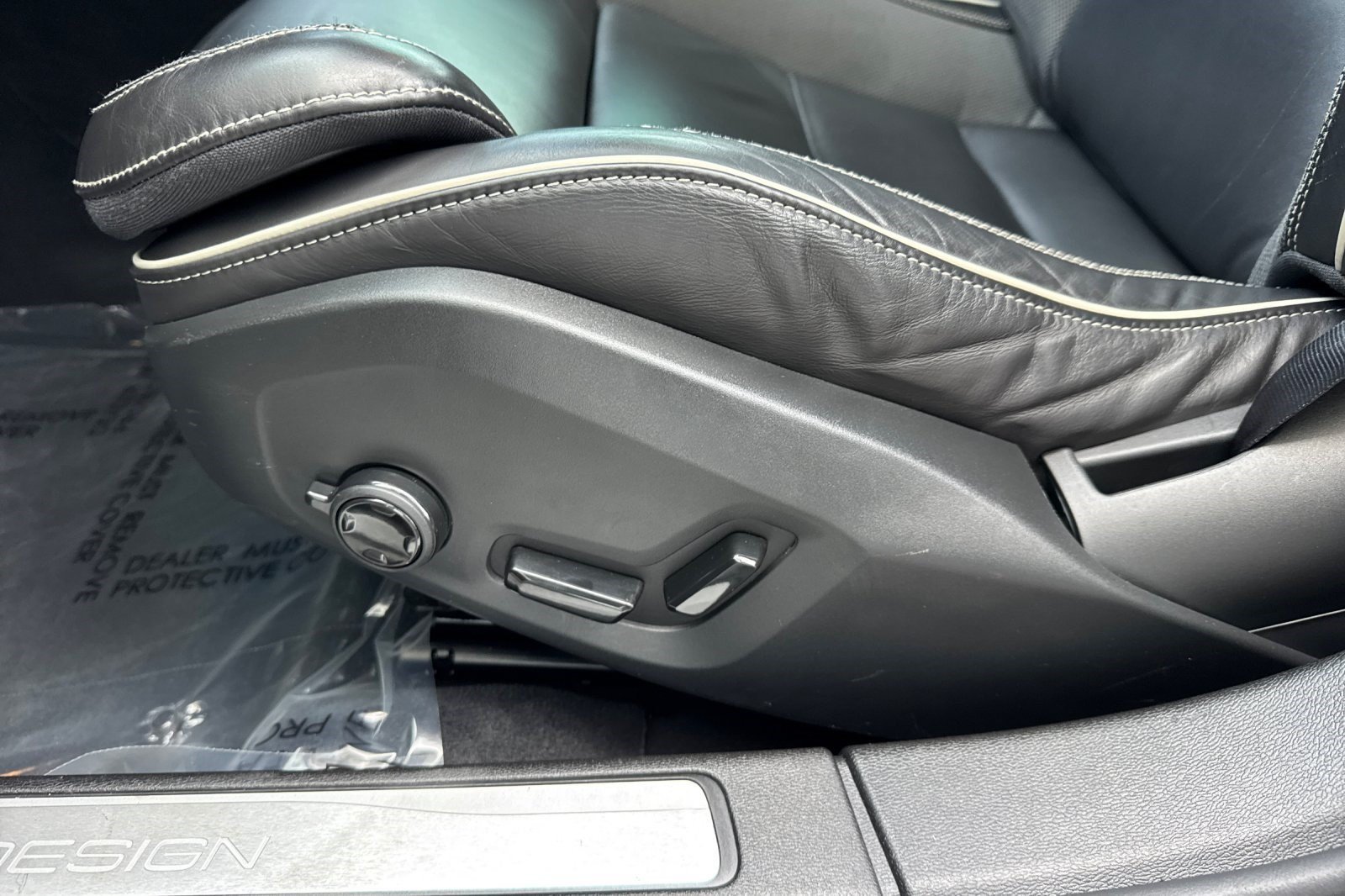 Used 2019 Volvo S60 T8 R-Design AWD/4WD image 14