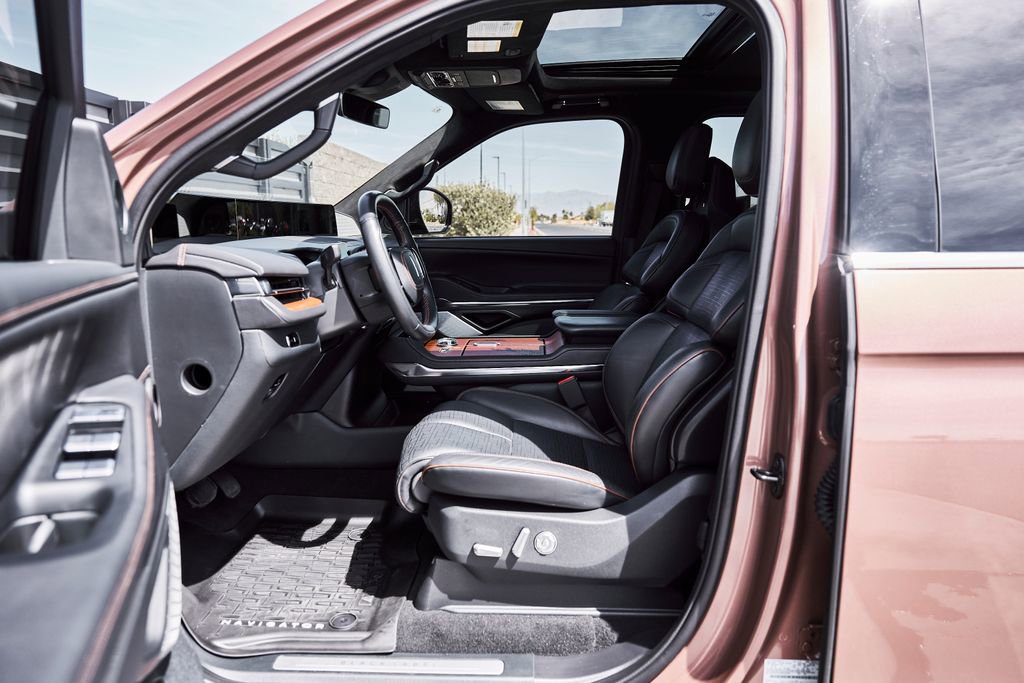 Used 2025 Lincoln Navigator Black Label AWD/4WD image 30
