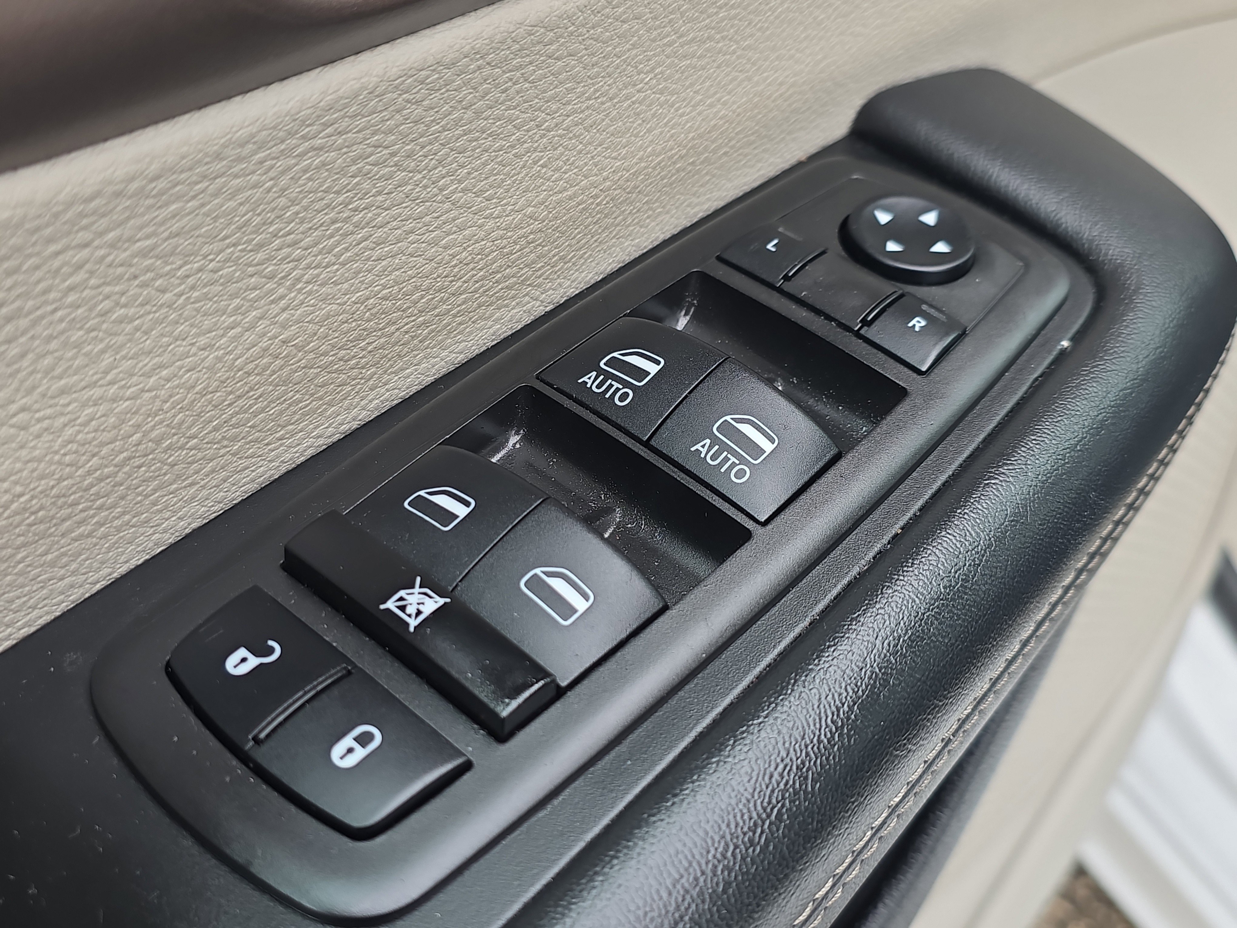 Used 2024 Chrysler Voyager LX FWD image 19