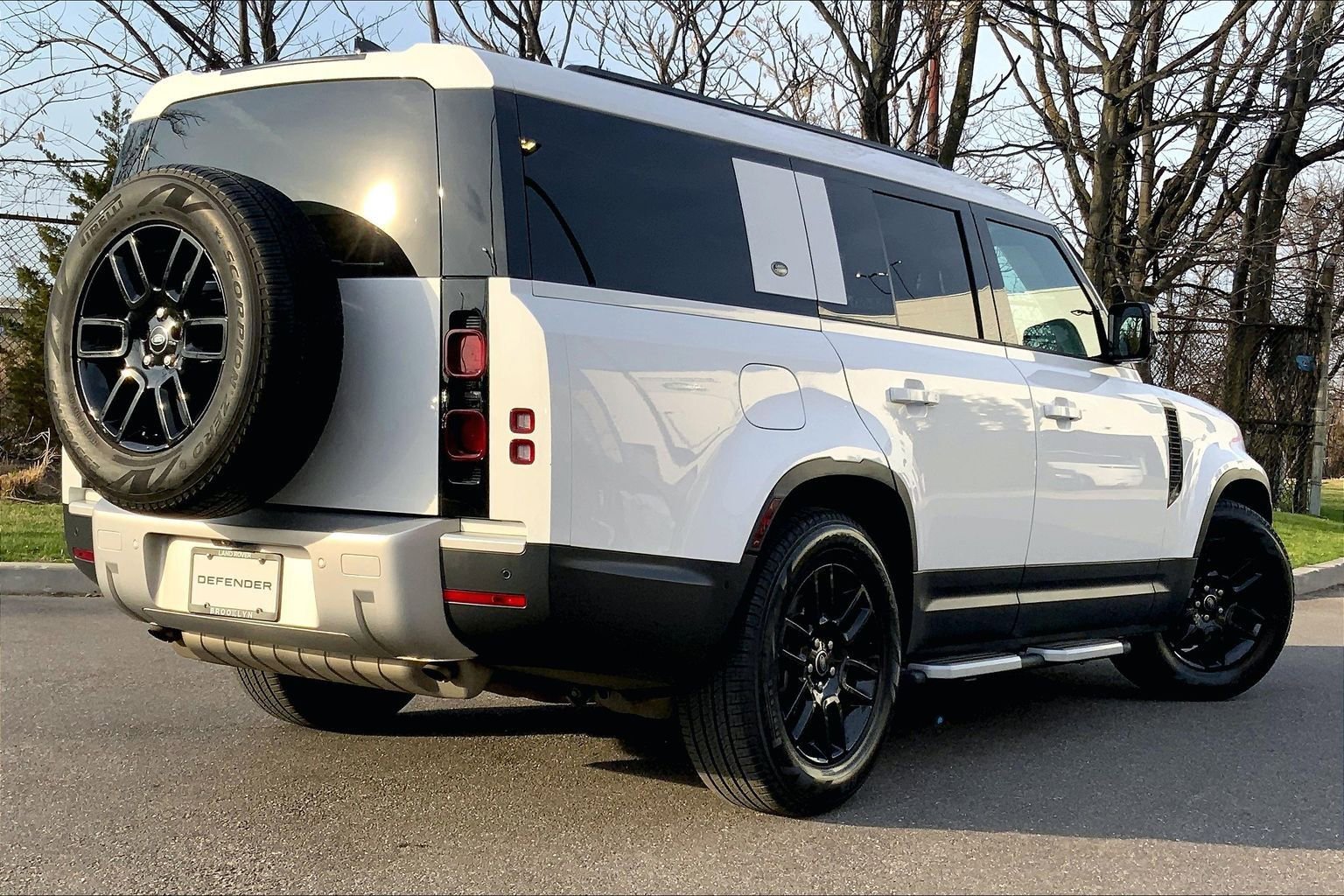 Used 2024 Land Rover Defender 130 S image 12