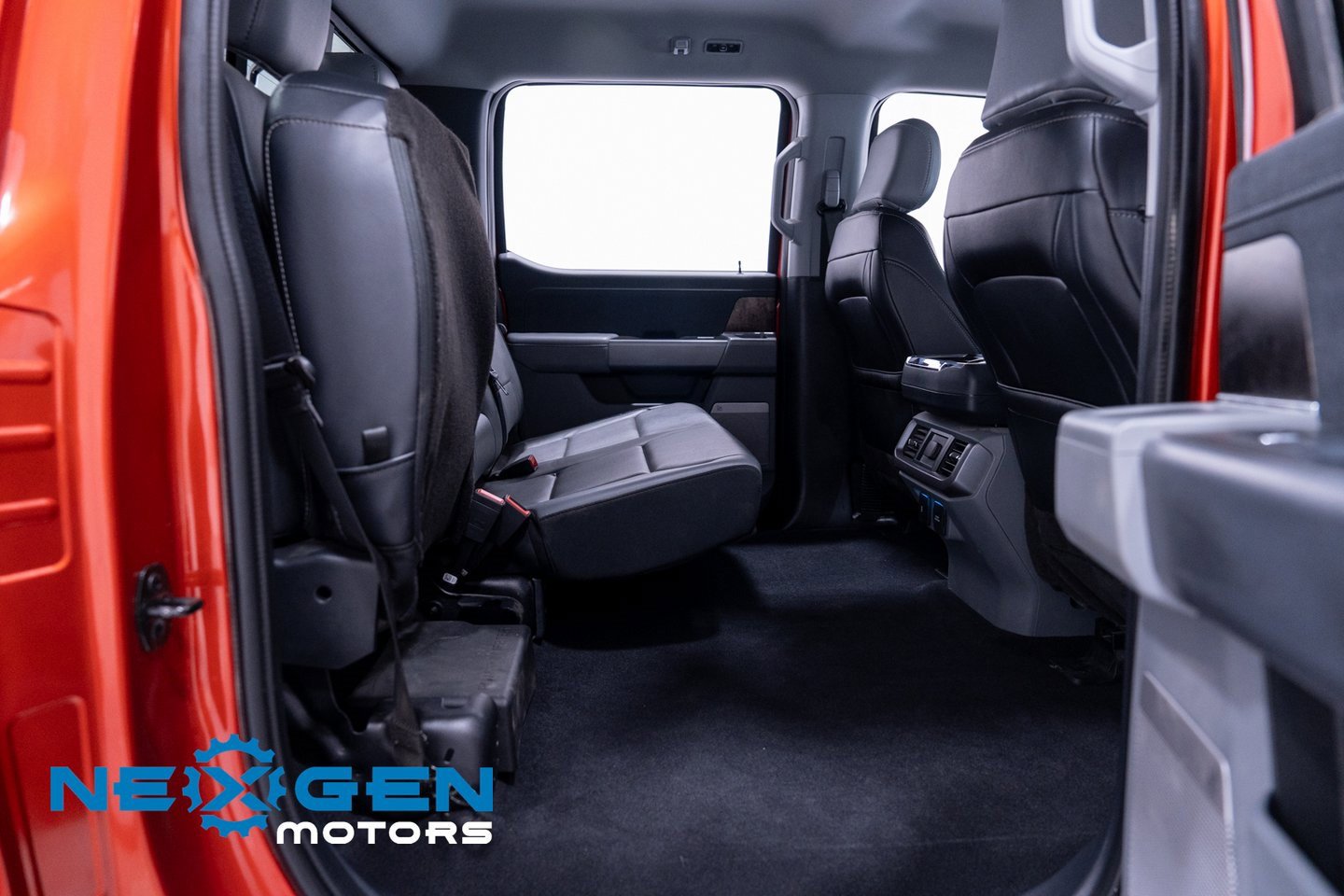 Used 2023 Ford F150 Lariat w/ Trailer Tow Package image 46