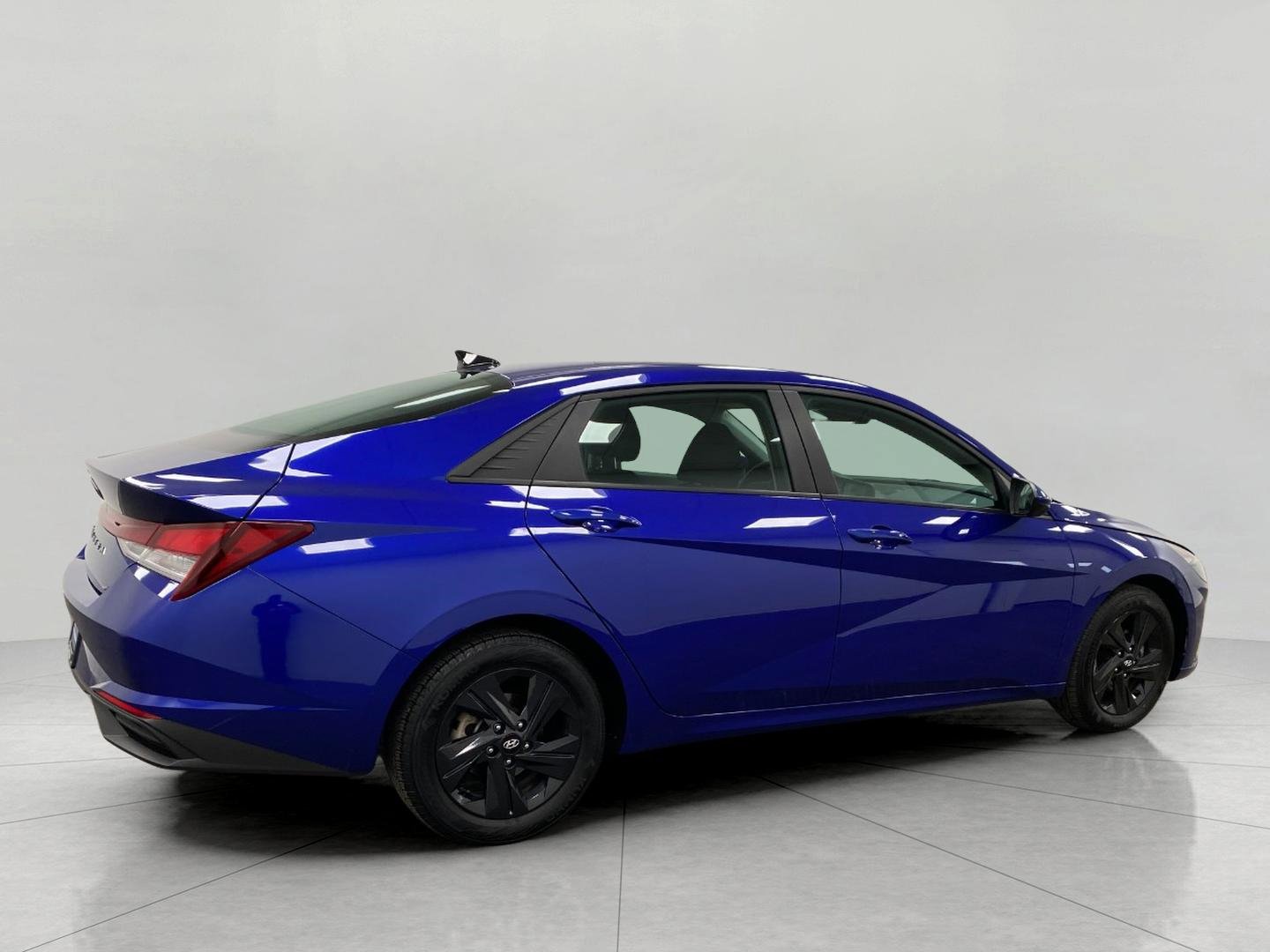 Certified 2023 Hyundai Elantra SEL w/ Preferred Accessory Package image 3