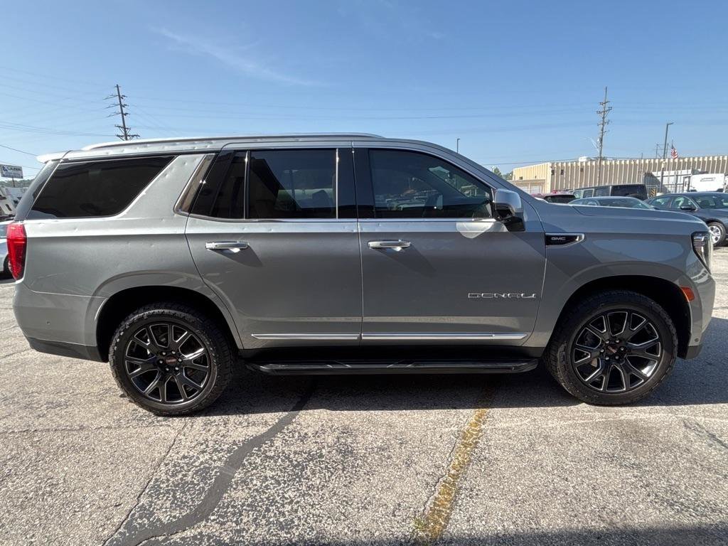 Used 2024 GMC Yukon Denali w/ Advanced Technology Package AWD/4WD image 8