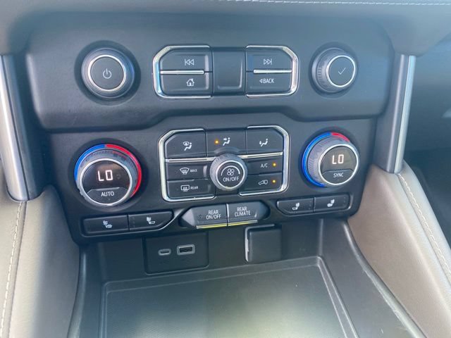 Used 2022 Chevrolet Suburban LT w/ Luxury Package AWD/4WD image 24