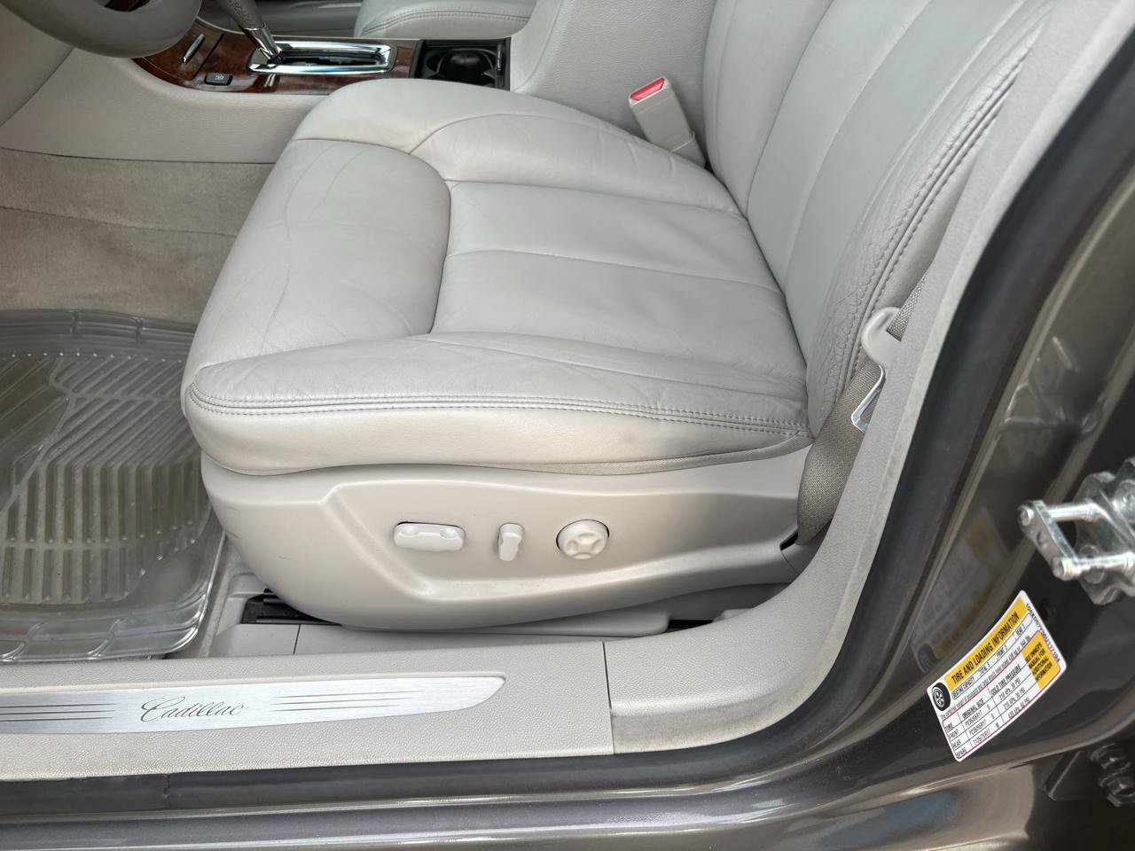 Used 2006 Cadillac DTS FWD image 19