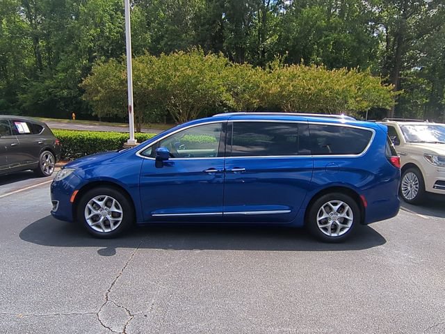 Used 2019 Chrysler Pacifica Touring-L w/ Tire & Wheel Group FWD image 2