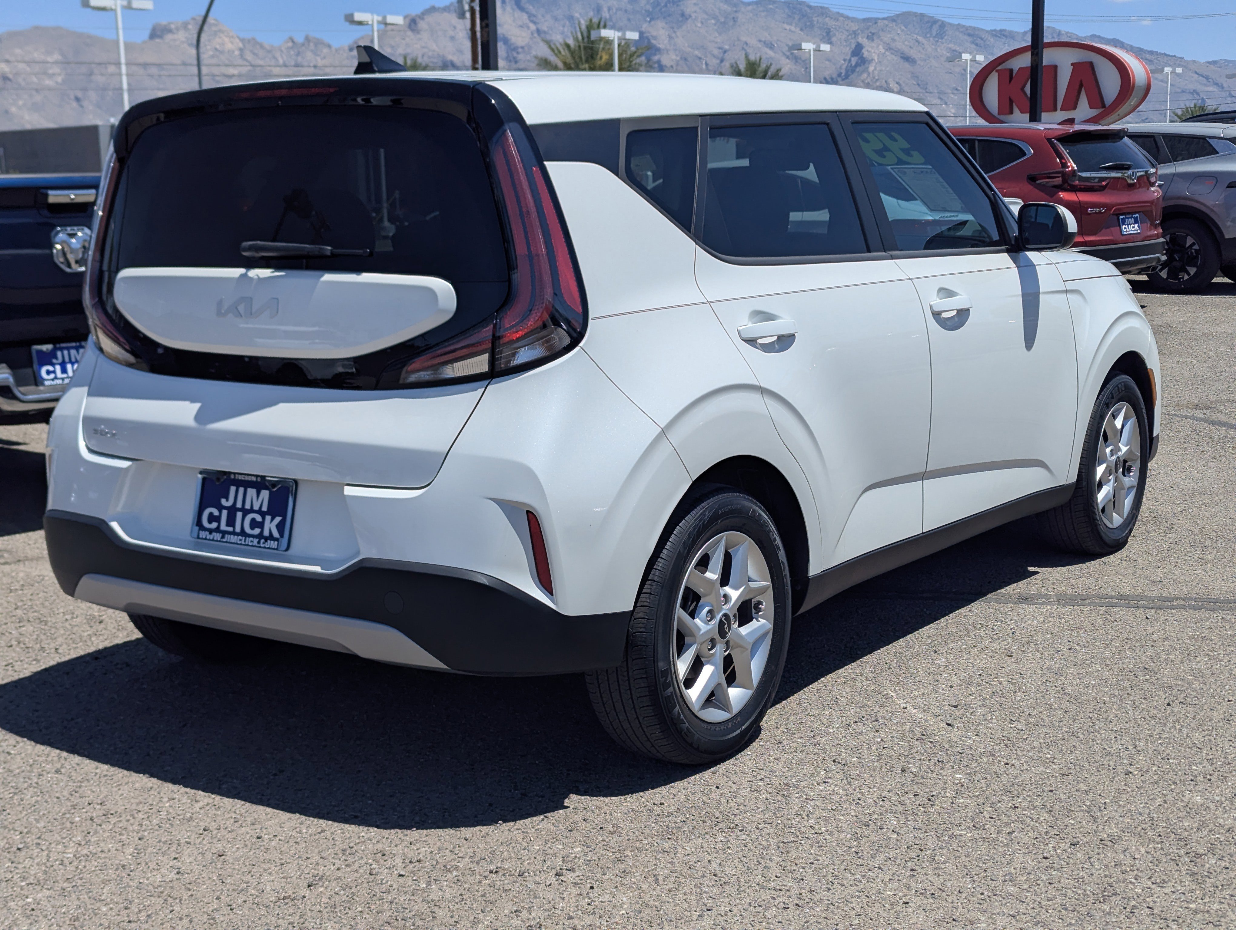 Certified 2023 Kia Soul LX w/ LX Technology Package FWD image 2
