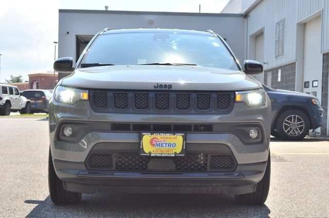 Used 2023 Jeep Compass Latitude w/ Convenience Group AWD/4WD image 3