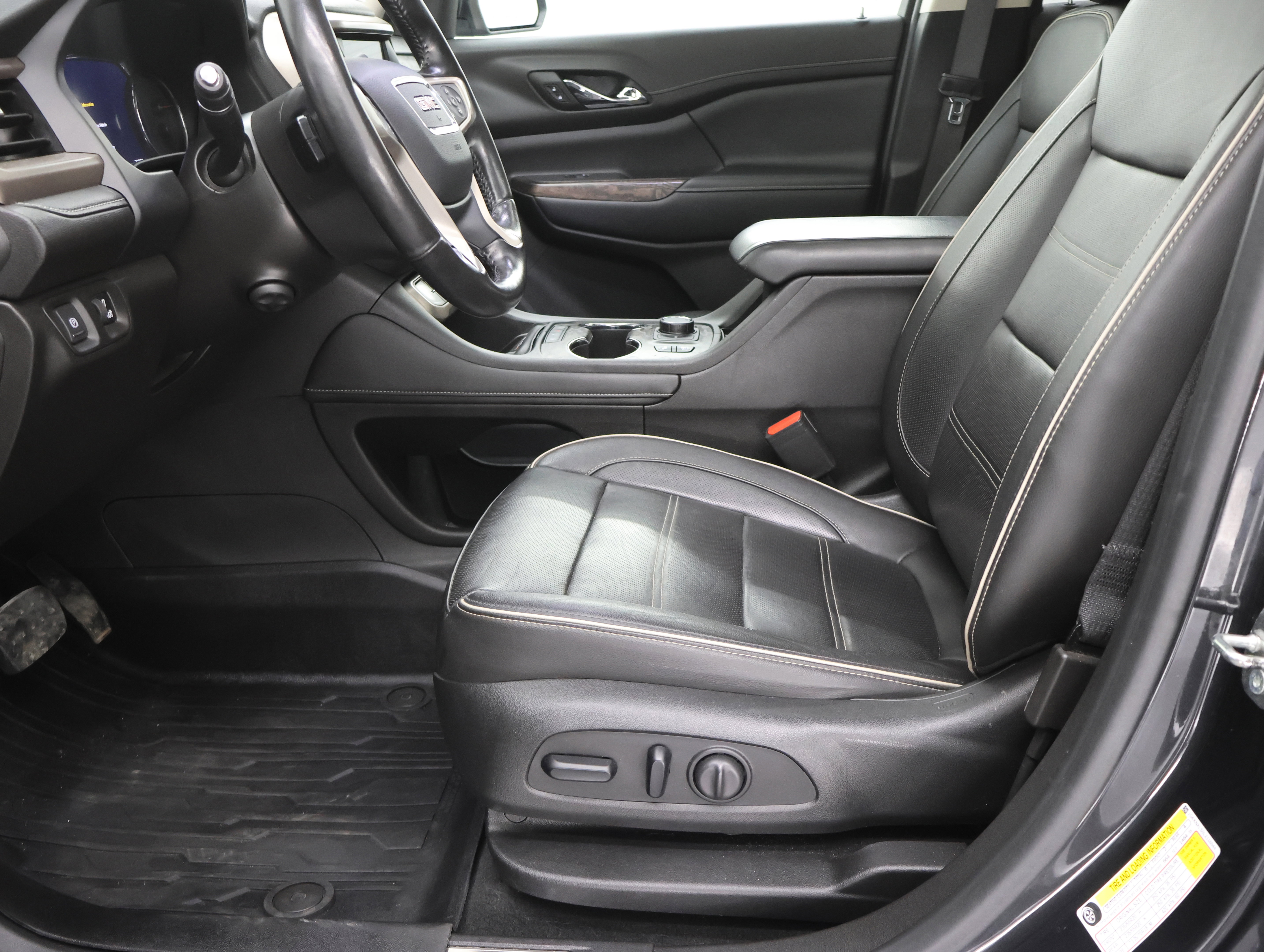 Used 2020 GMC Acadia Denali w/ Trailering Package image 8