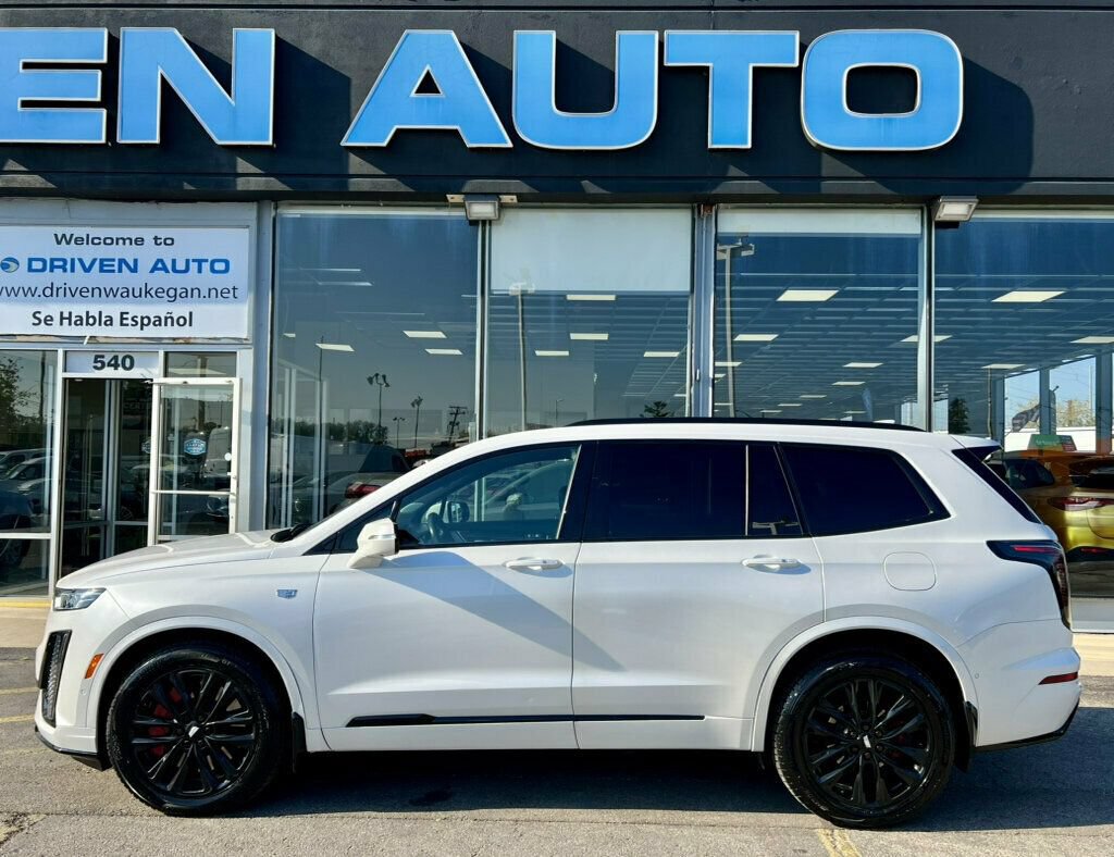 Used 2022 Cadillac XT6 Sport w/ Technology Package AWD/4WD image 2
