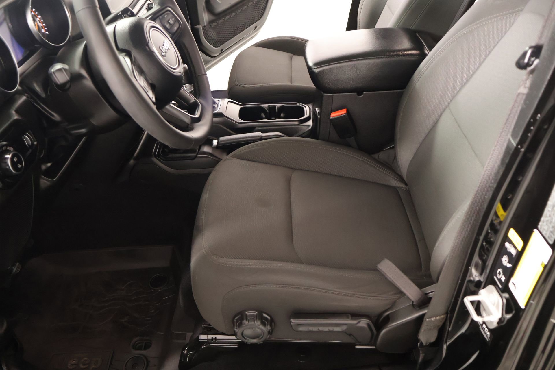 Used 2023 Jeep Gladiator Willys image 11