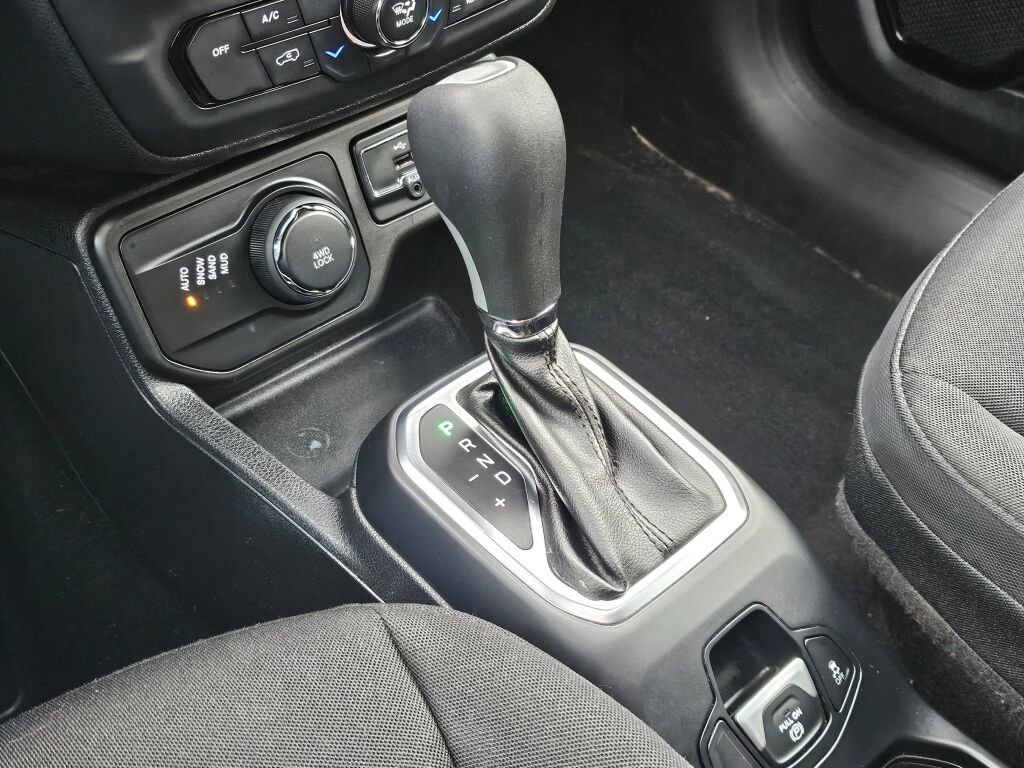 Used 2018 Jeep Renegade Altitude image 25