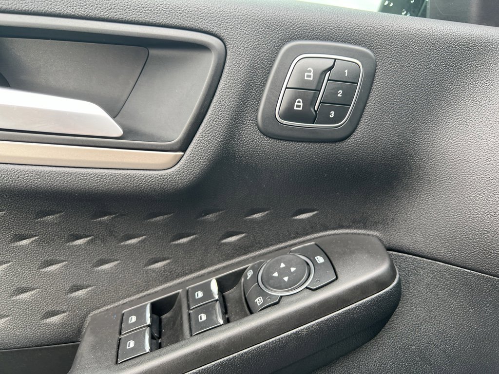 Used 2020 Ford Escape SEL image 25