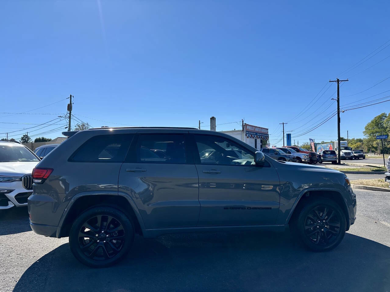 Used 2022 Jeep Grand Cherokee Laredo X image 5
