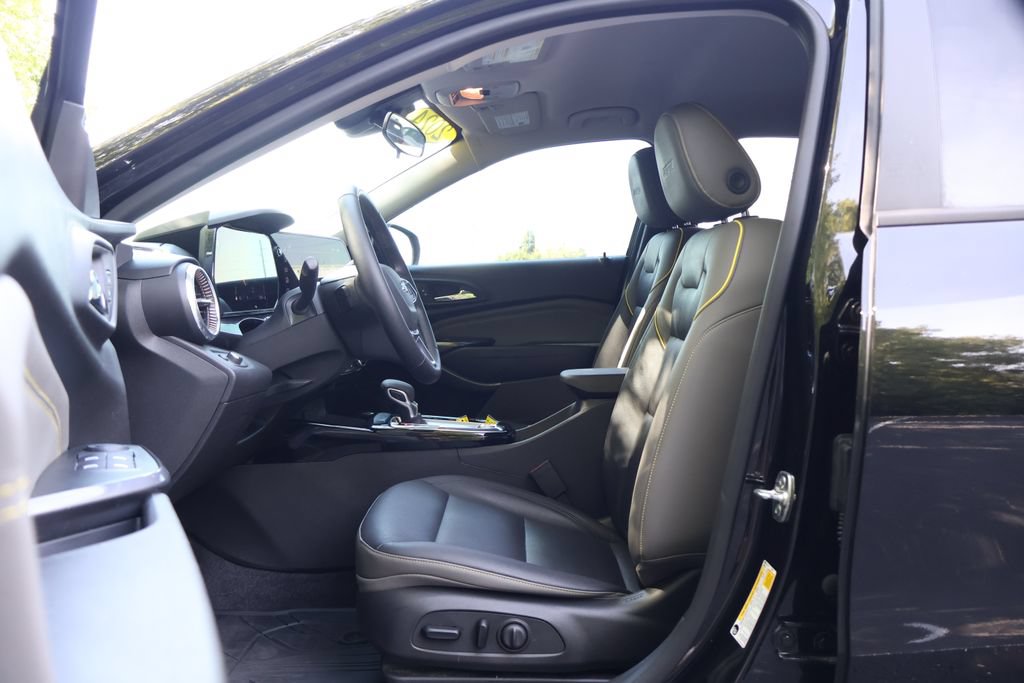 Certified 2024 Chevrolet Trax ACTIV FWD image 31
