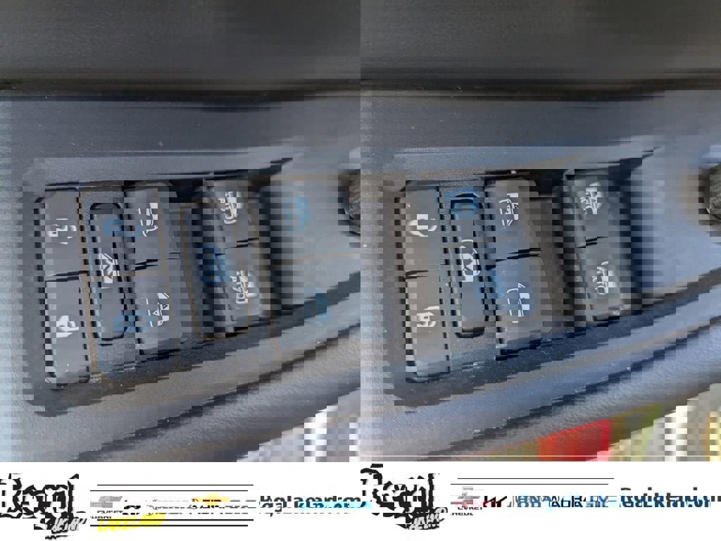 Used 2022 Jeep Grand Cherokee Altitude image 16