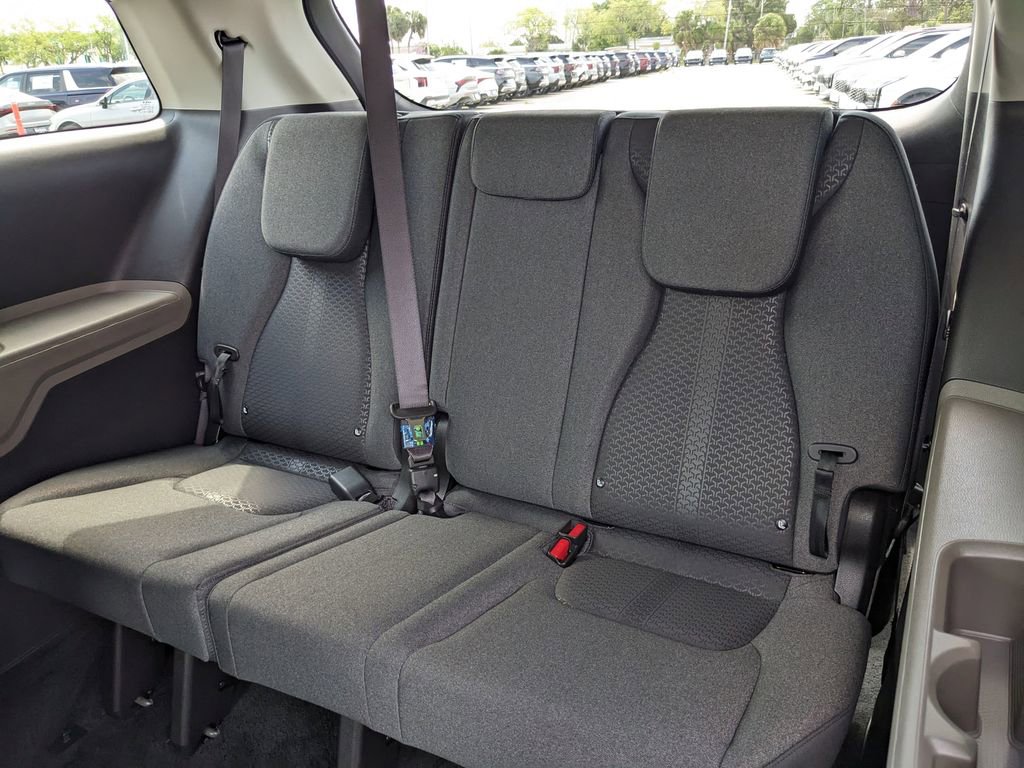 Certified 2026 Kia Carnival LX FWD image 19
