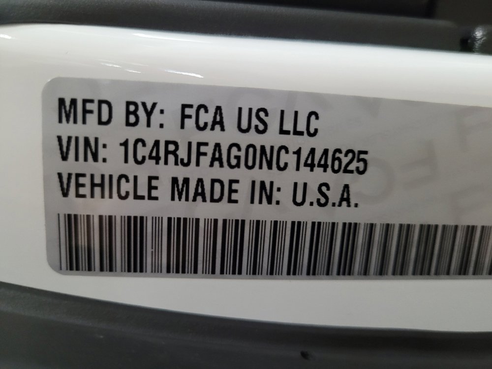 Used 2022 Jeep Grand Cherokee Laredo E image 33