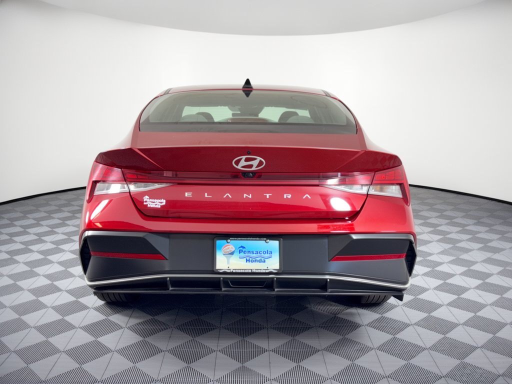Used 2025 Hyundai Elantra SEL FWD image 11