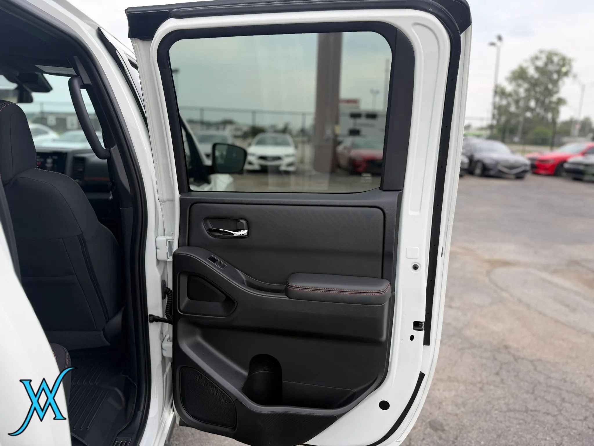 Used 2023 Nissan Frontier PRO-4X w/ Pro Convenience Package AWD/4WD image 18