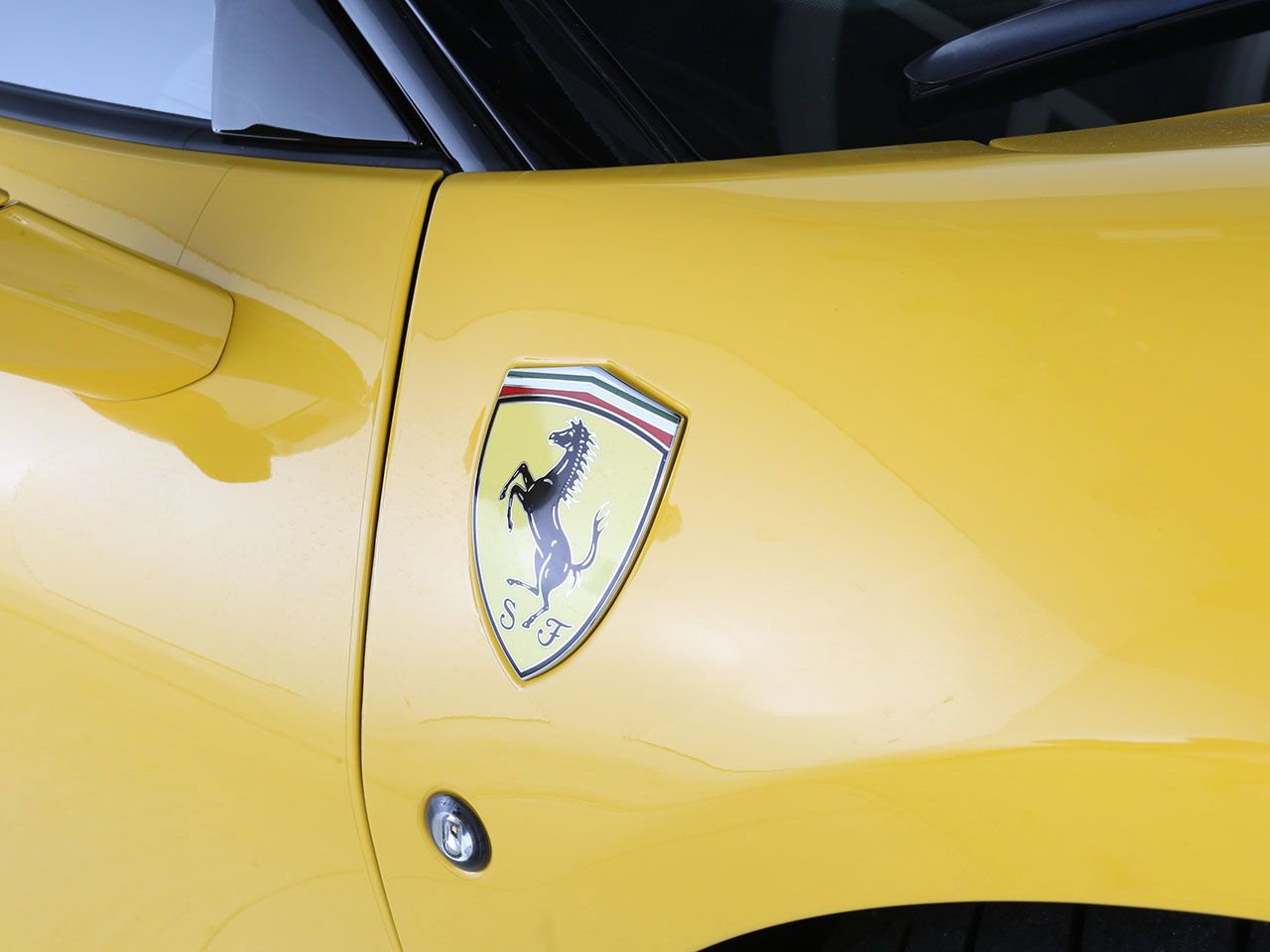 Used 2022 Ferrari F8 Tributo RWD image 17