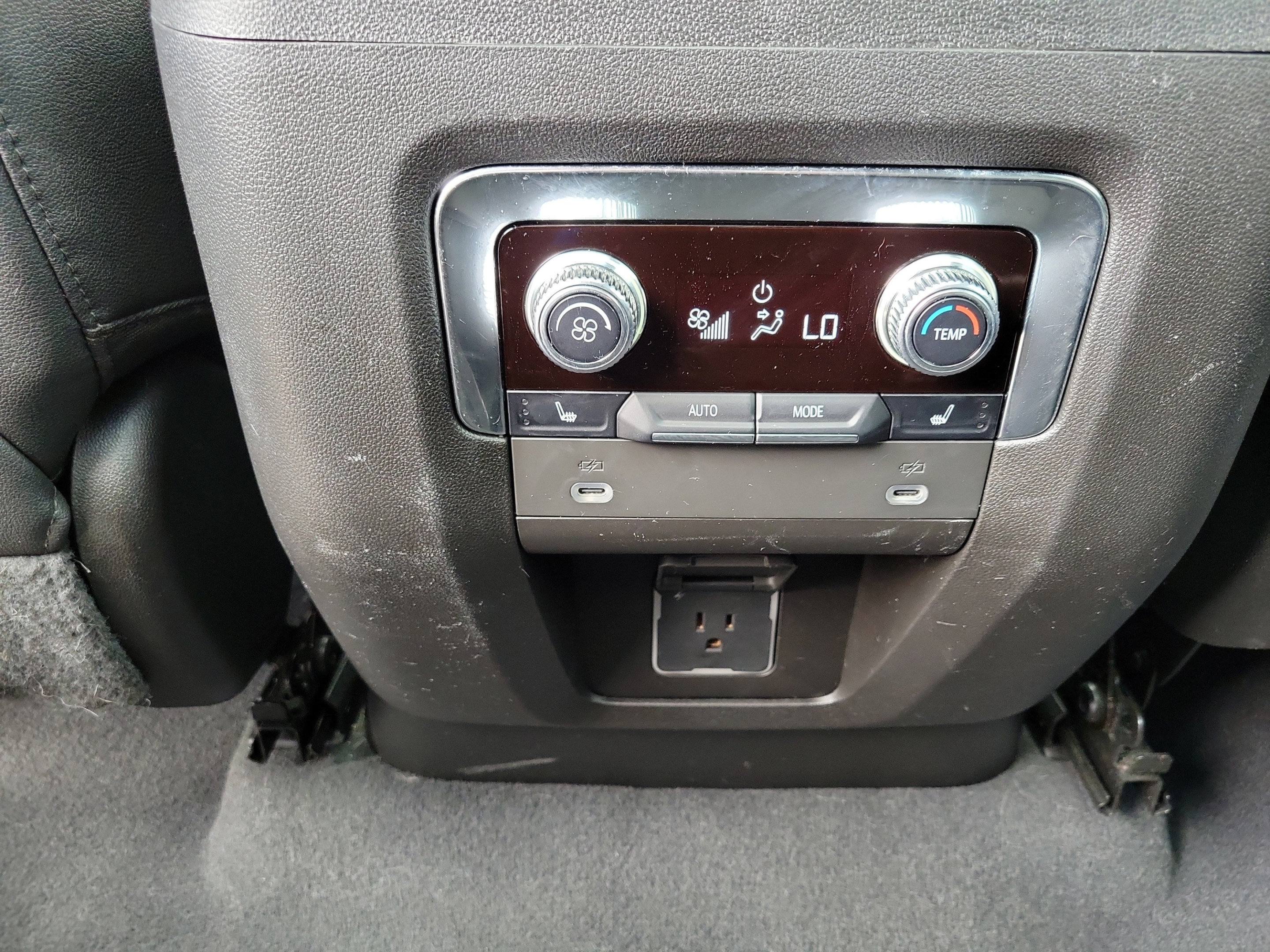 Used 2023 GMC Yukon XL AT4 w/ Technology Package AWD/4WD image 31