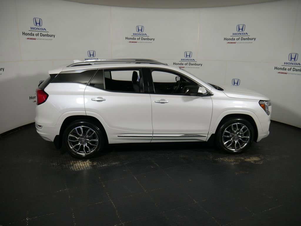 Used 2022 GMC Terrain Denali w/ Denali Premium Package image 3