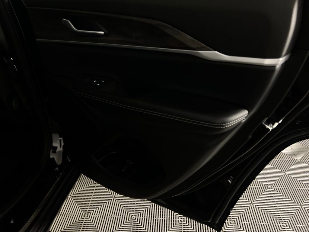 Used 2024 Jeep Grand Cherokee Limited image 31