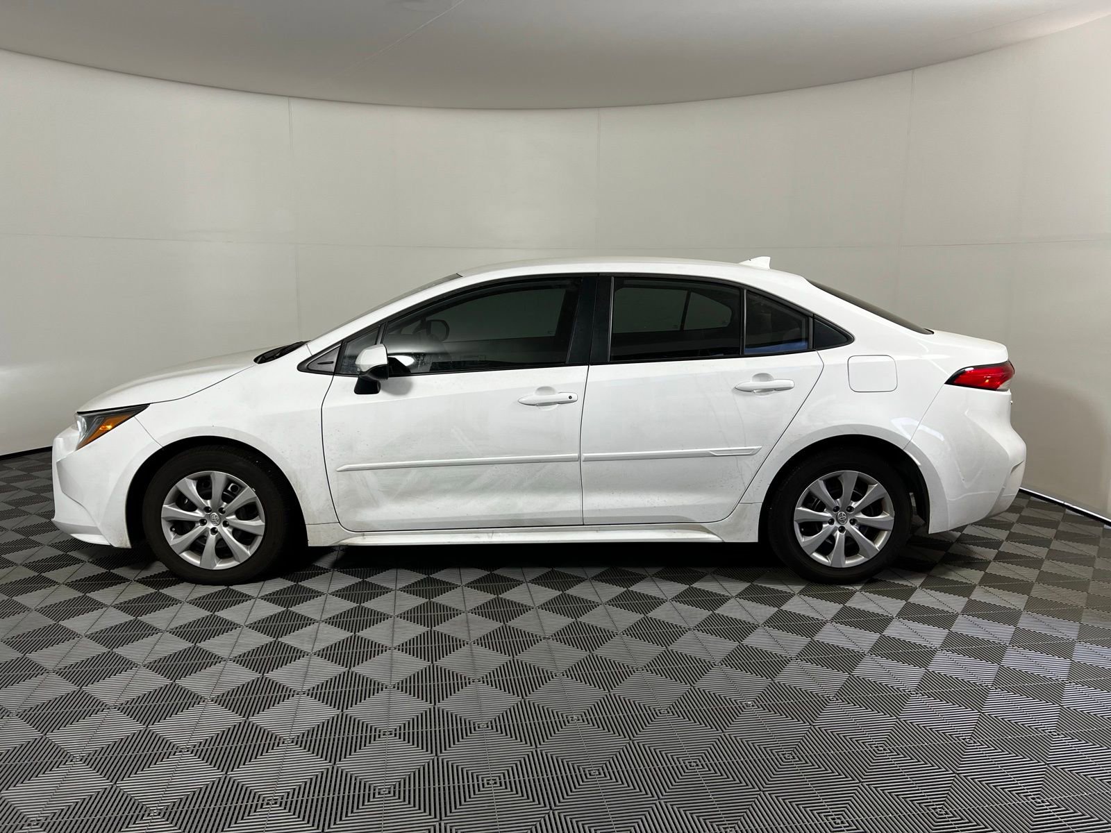 Used 2025 Toyota Corolla LE image 8