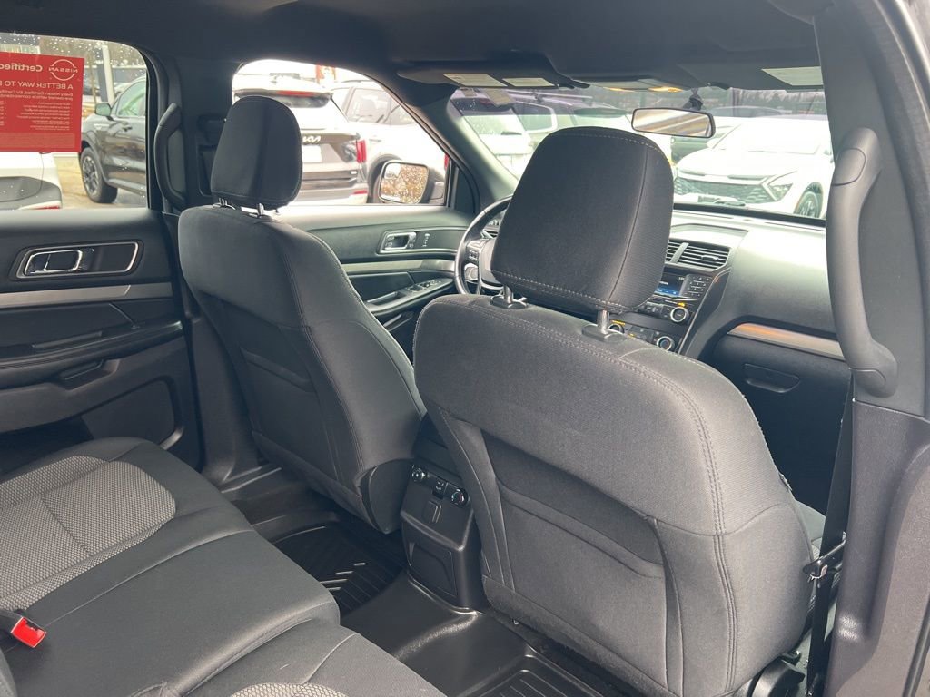 Used 2018 Ford Explorer XLT image 15
