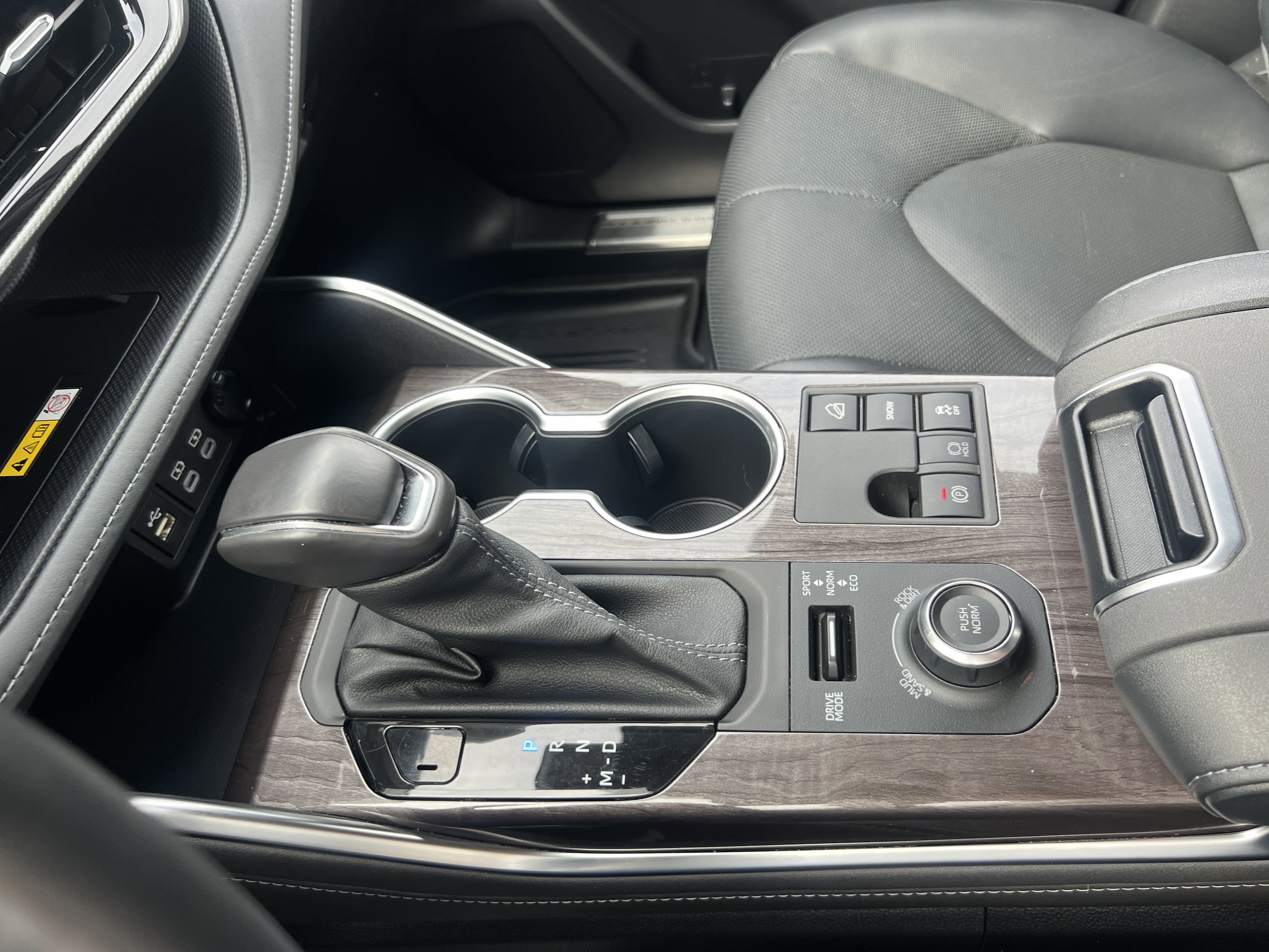 Used 2023 Toyota Highlander Platinum image 32