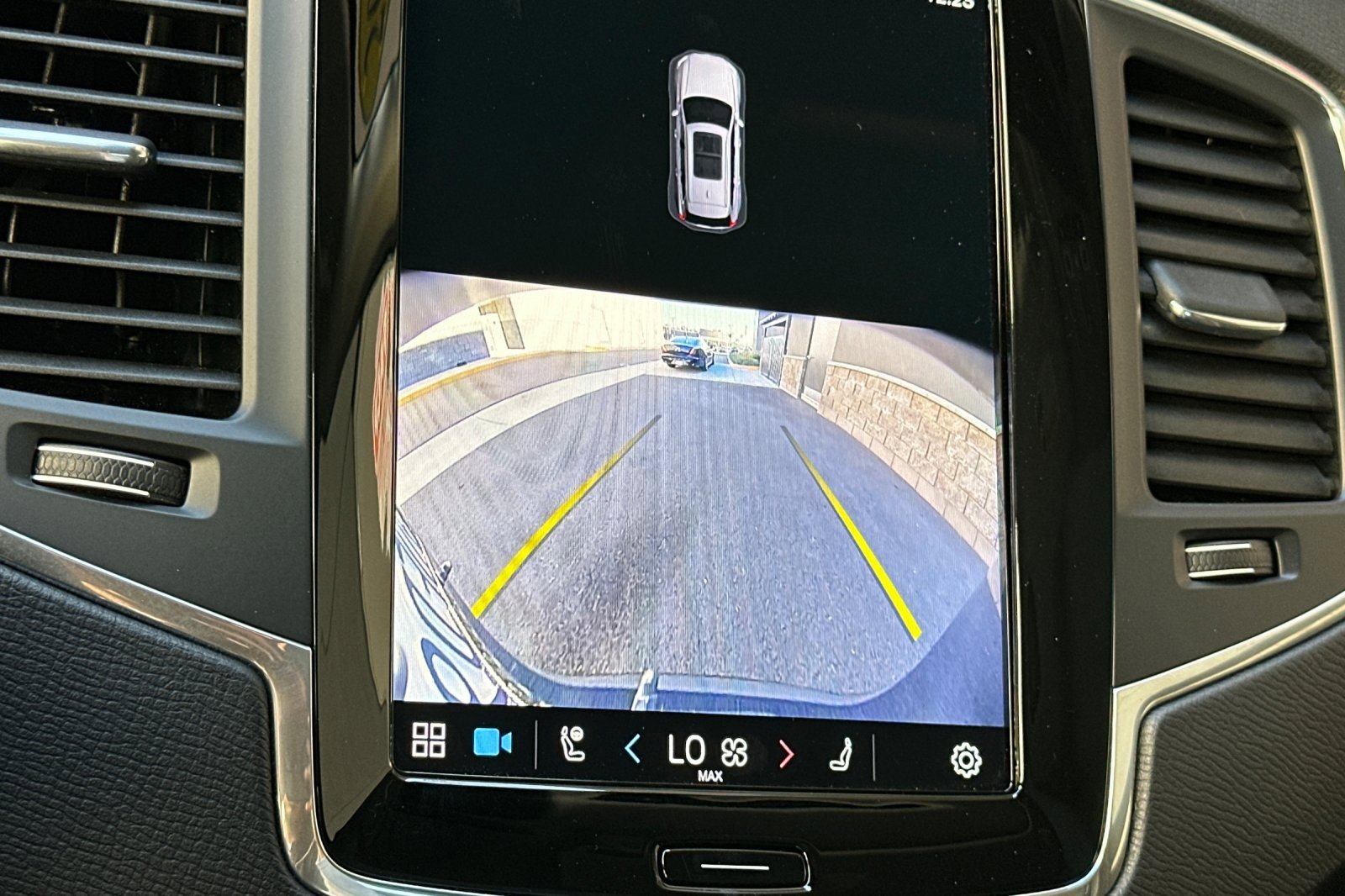 Certified 2025 Volvo XC90 B5 Core w/ Protection Package Premier image 23