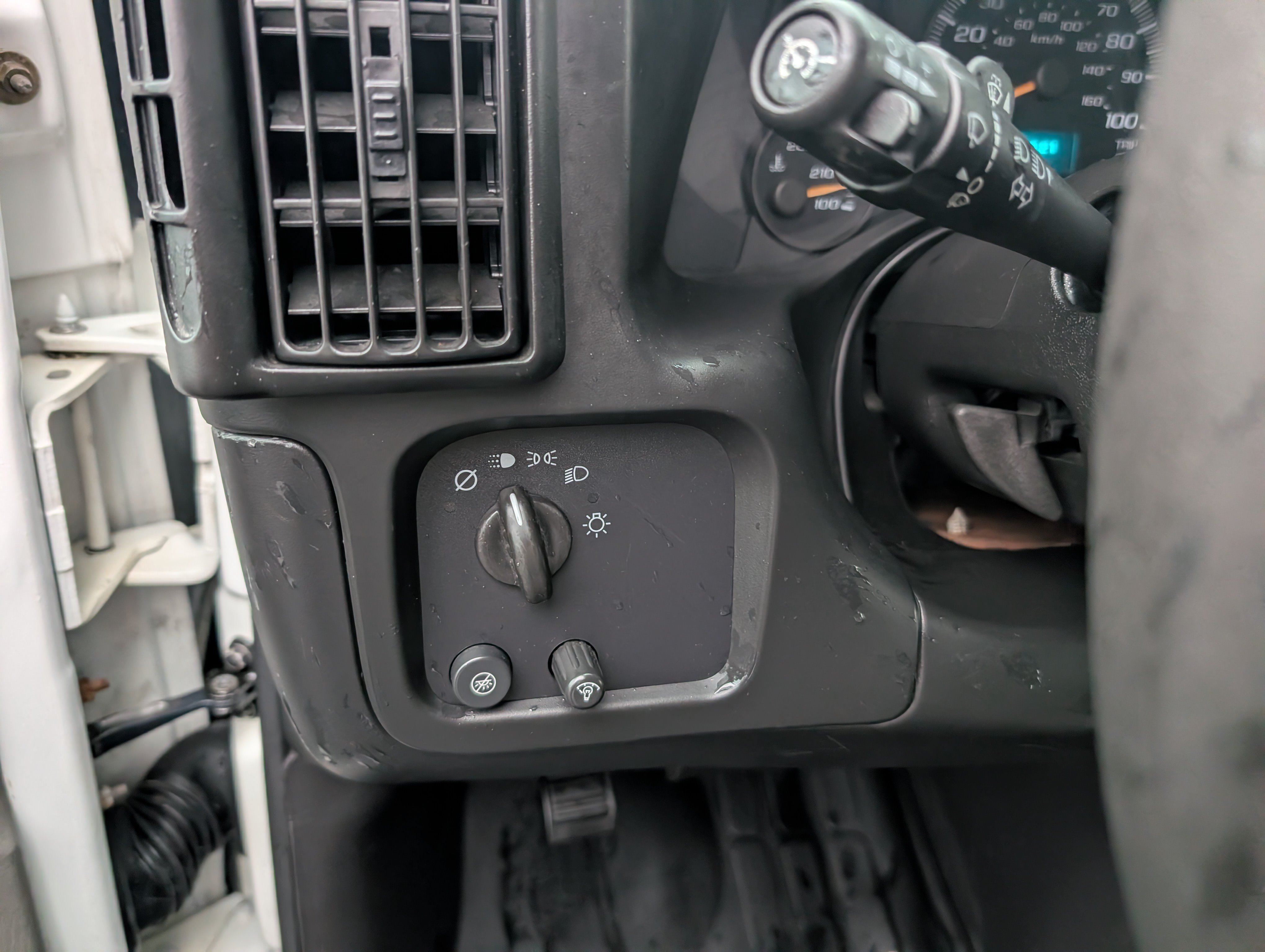 Used 2004 Chevrolet Express 2500 RWD image 14