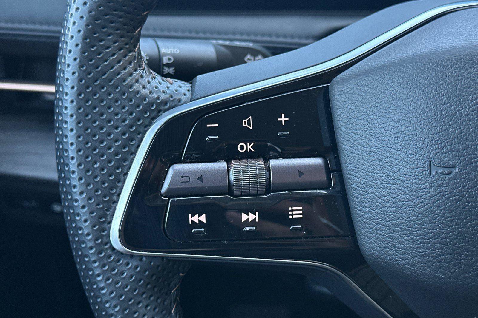 Used 2023 Nissan Ariya AWD image 27