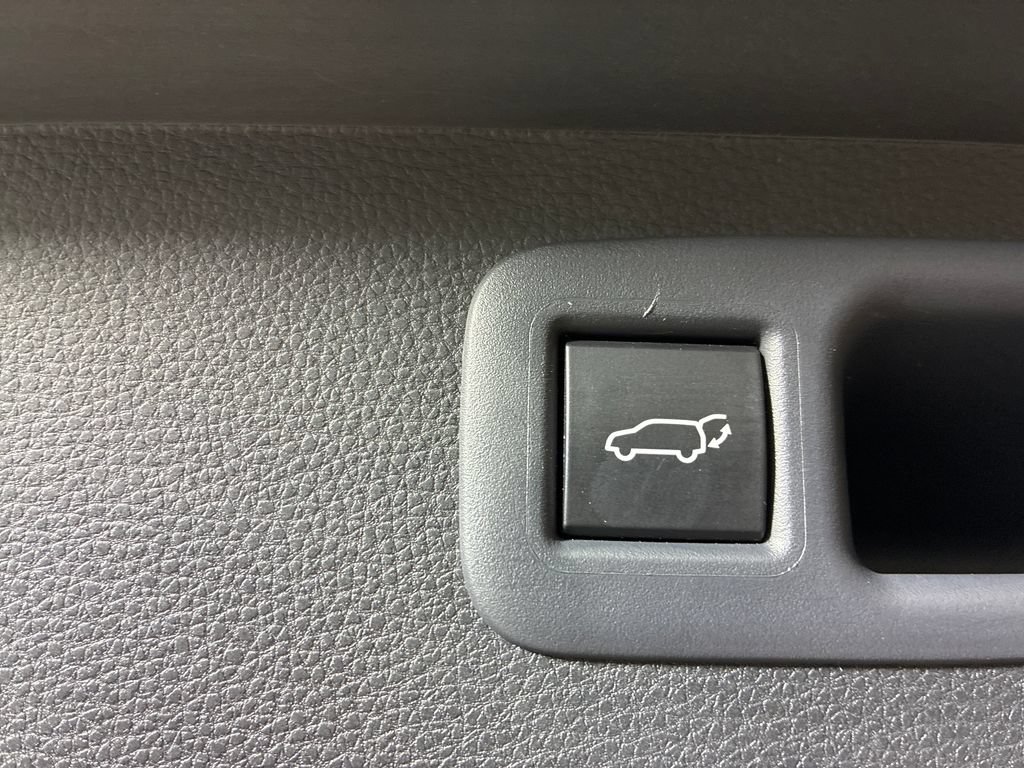 Used 2025 Toyota Highlander Platinum AWD/4WD image 29