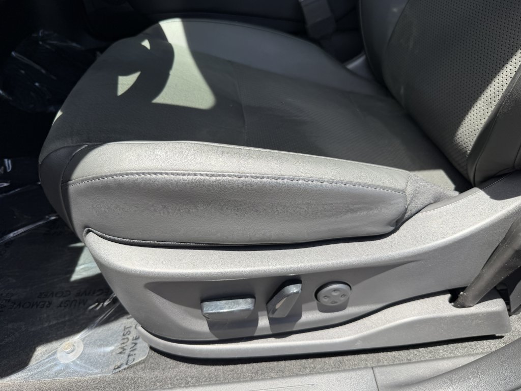 Used 2025 Nissan Ariya FWD image 29