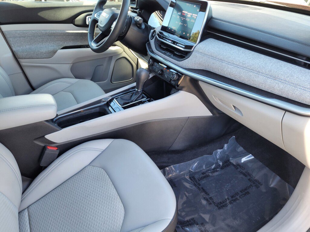 Used 2022 Jeep Compass Latitude image 19