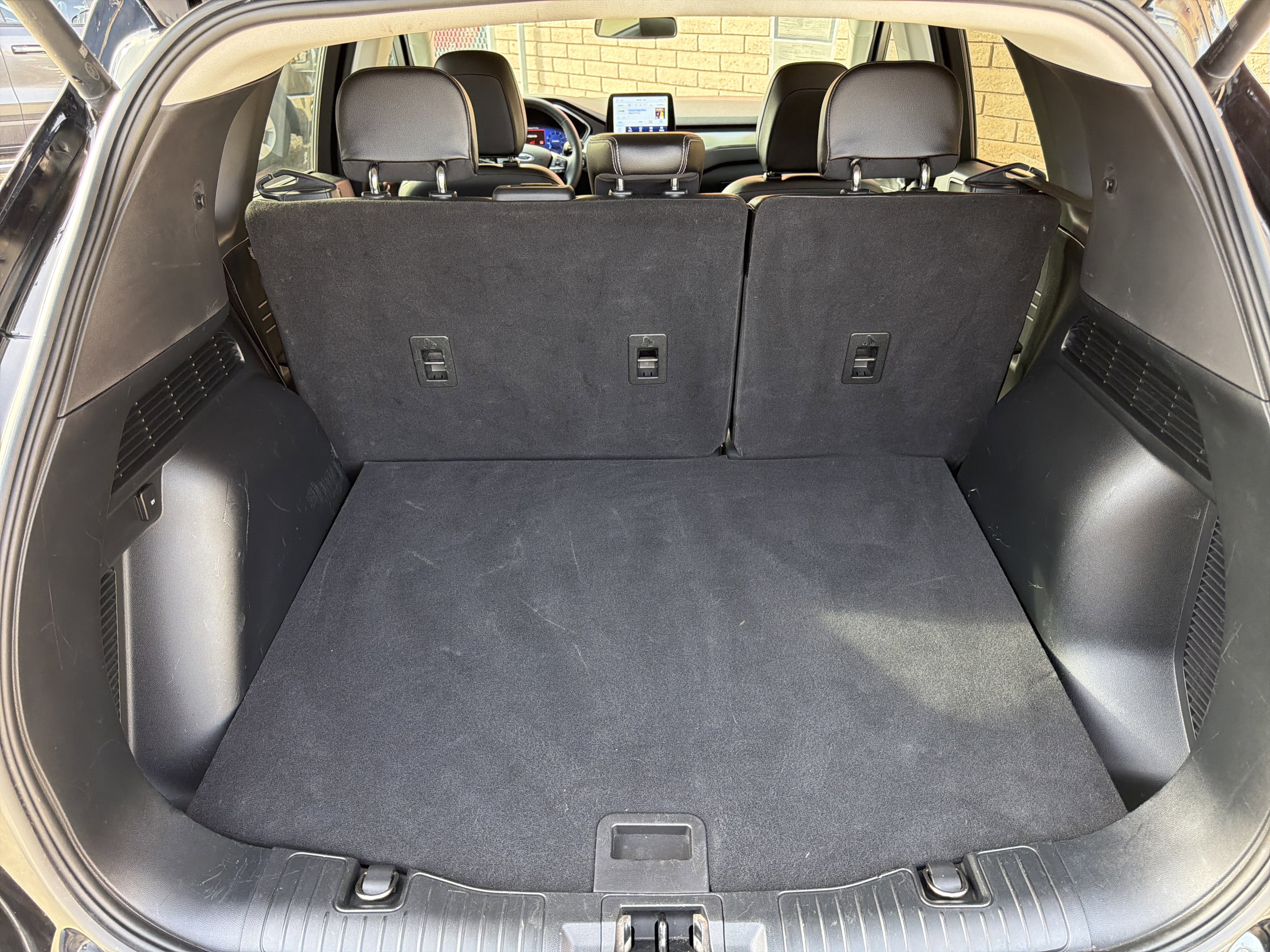 Used 2022 Ford Escape Titanium w/ Class II Trailer Tow Package image 5