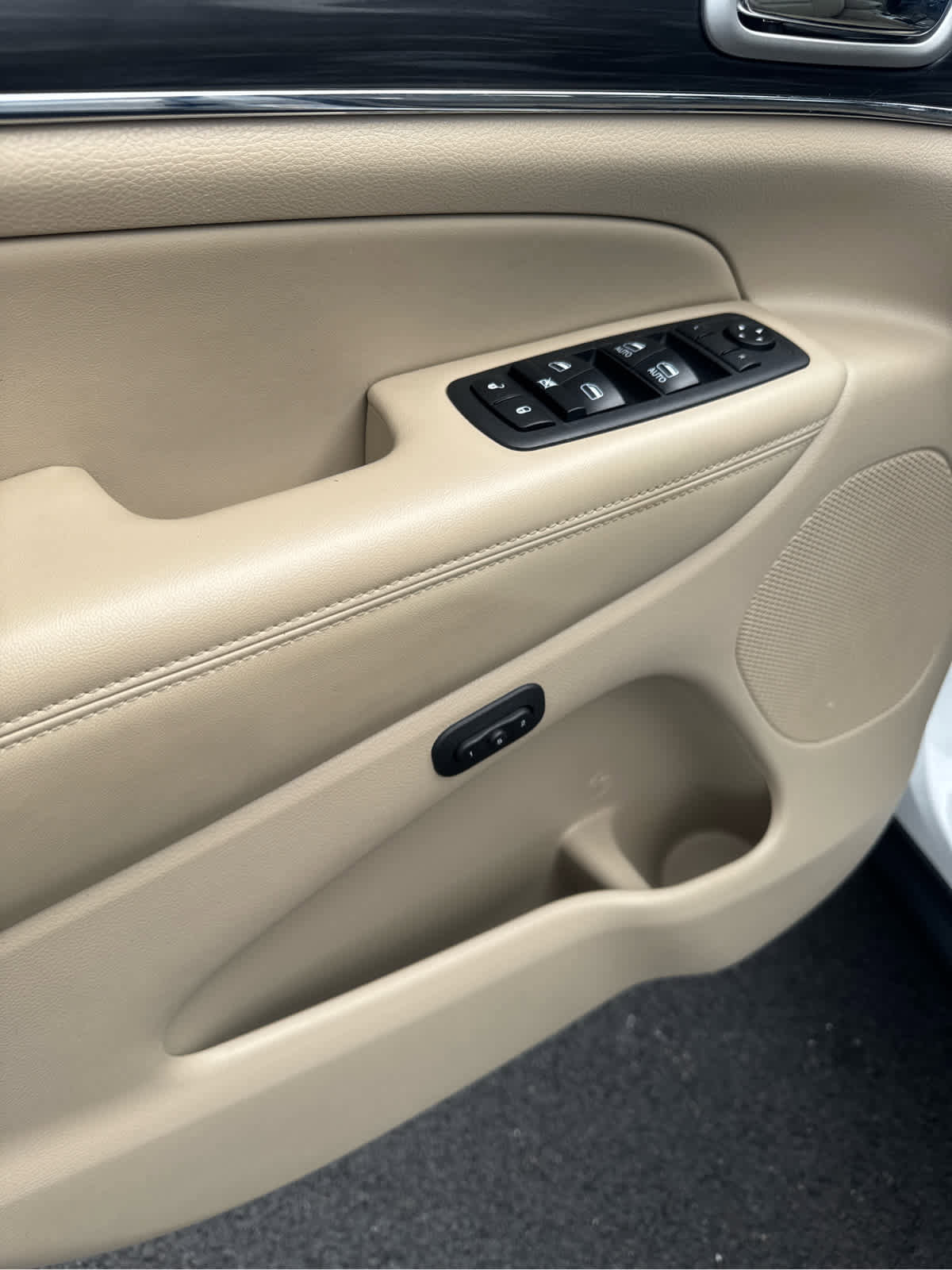 Certified 2020 Jeep Grand Cherokee Limited image 16