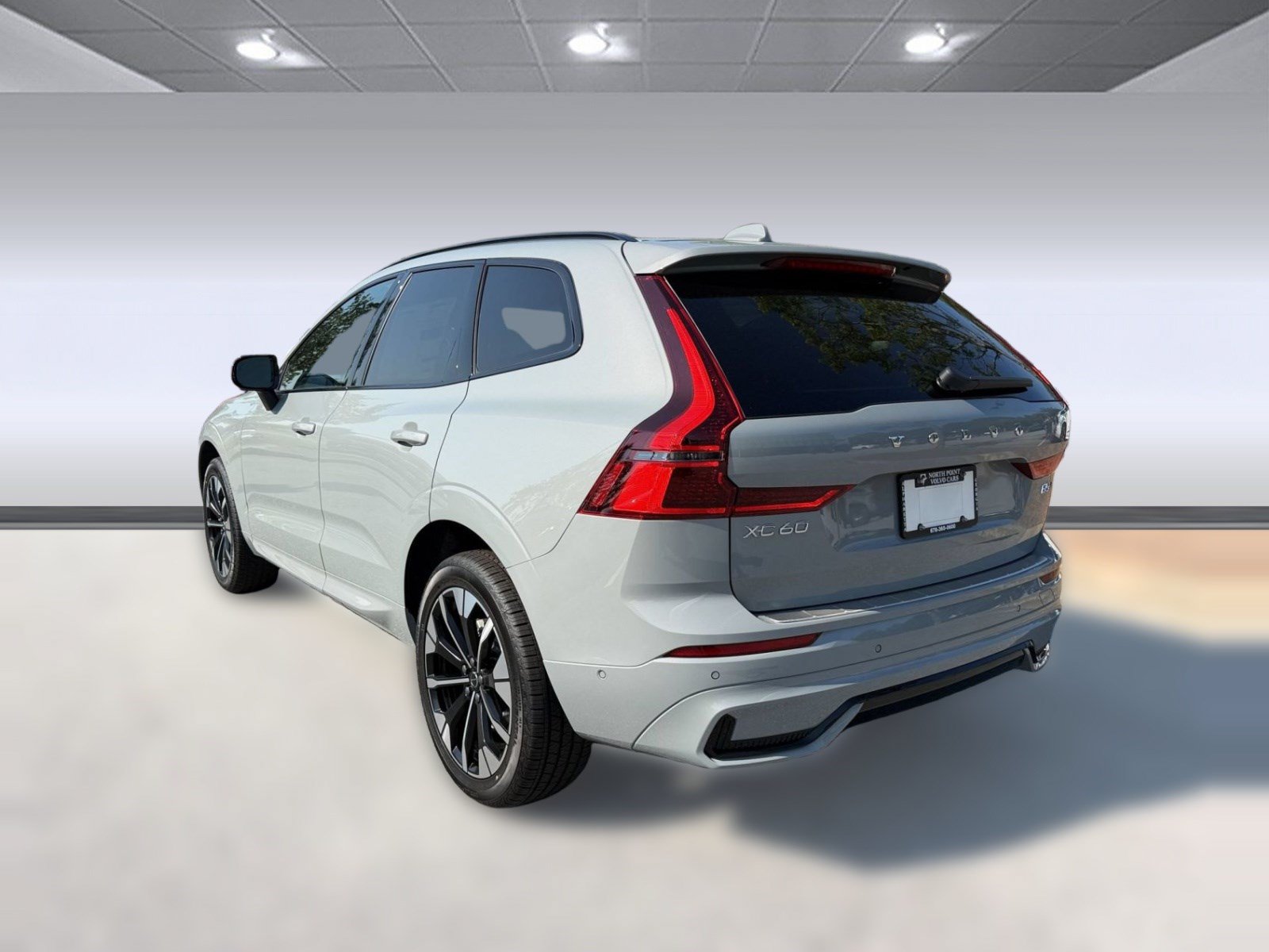 New 2027 Volvo XC60 B5 Plus AWD/4WD image 3