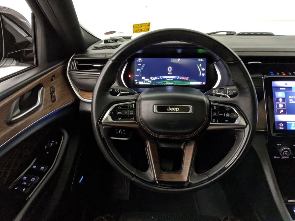 Used 2023 Jeep Grand Cherokee Summit image 10