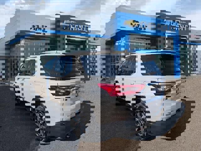 Used 2020 Chevrolet Traverse LT w/ LT Premium Package image 3