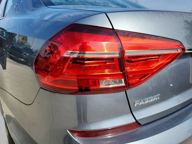 Used 2016 Volkswagen Passat 1.8T R-Line w/ R-Line Lighting Package FWD image 33