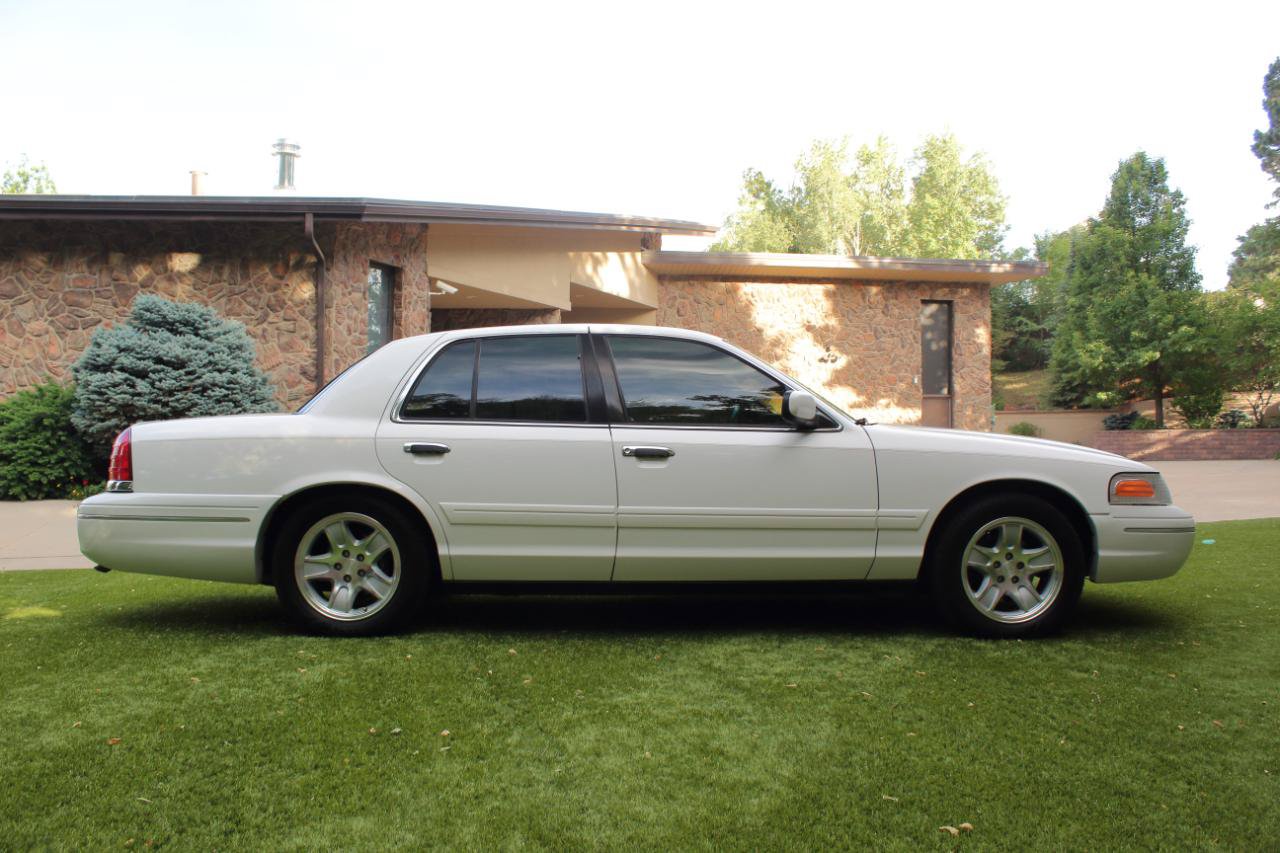 Used 1999 Ford Crown Victoria LX RWD image 4