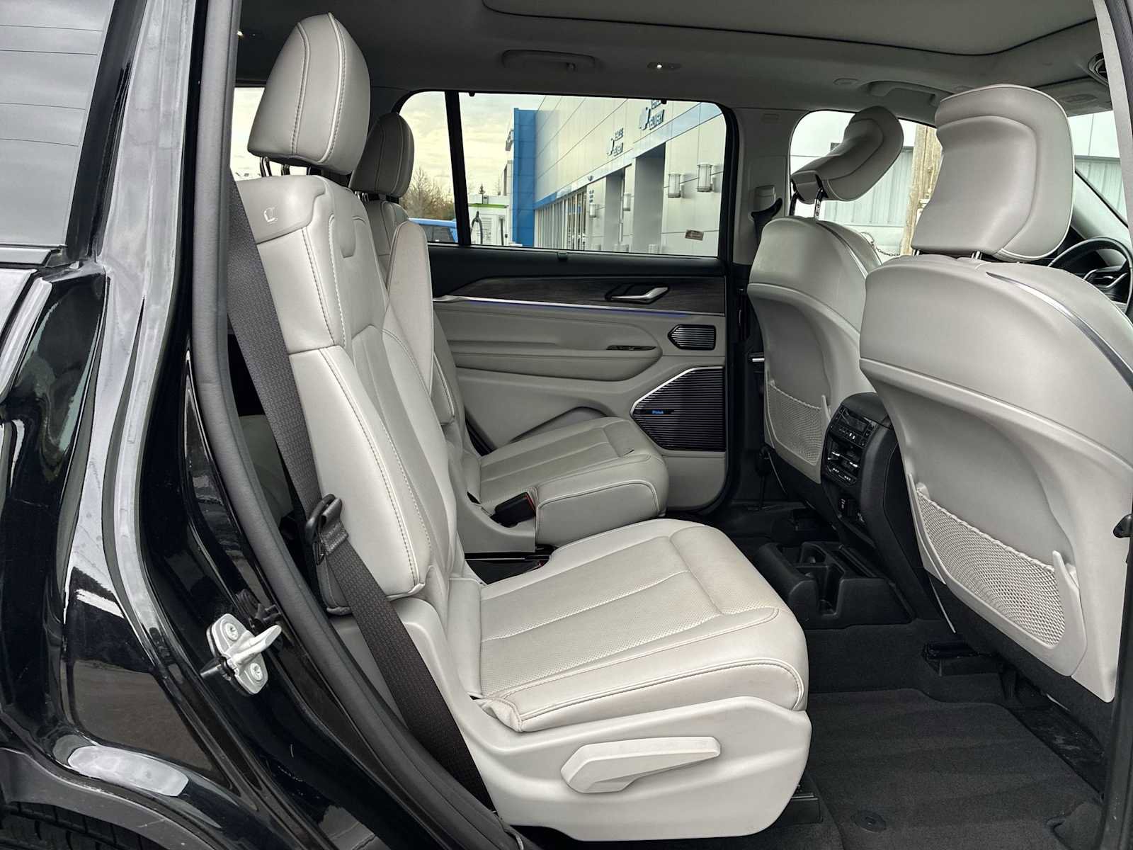 Used 2022 Jeep Grand Cherokee L Overland w/ Advanced Protech Group III image 28