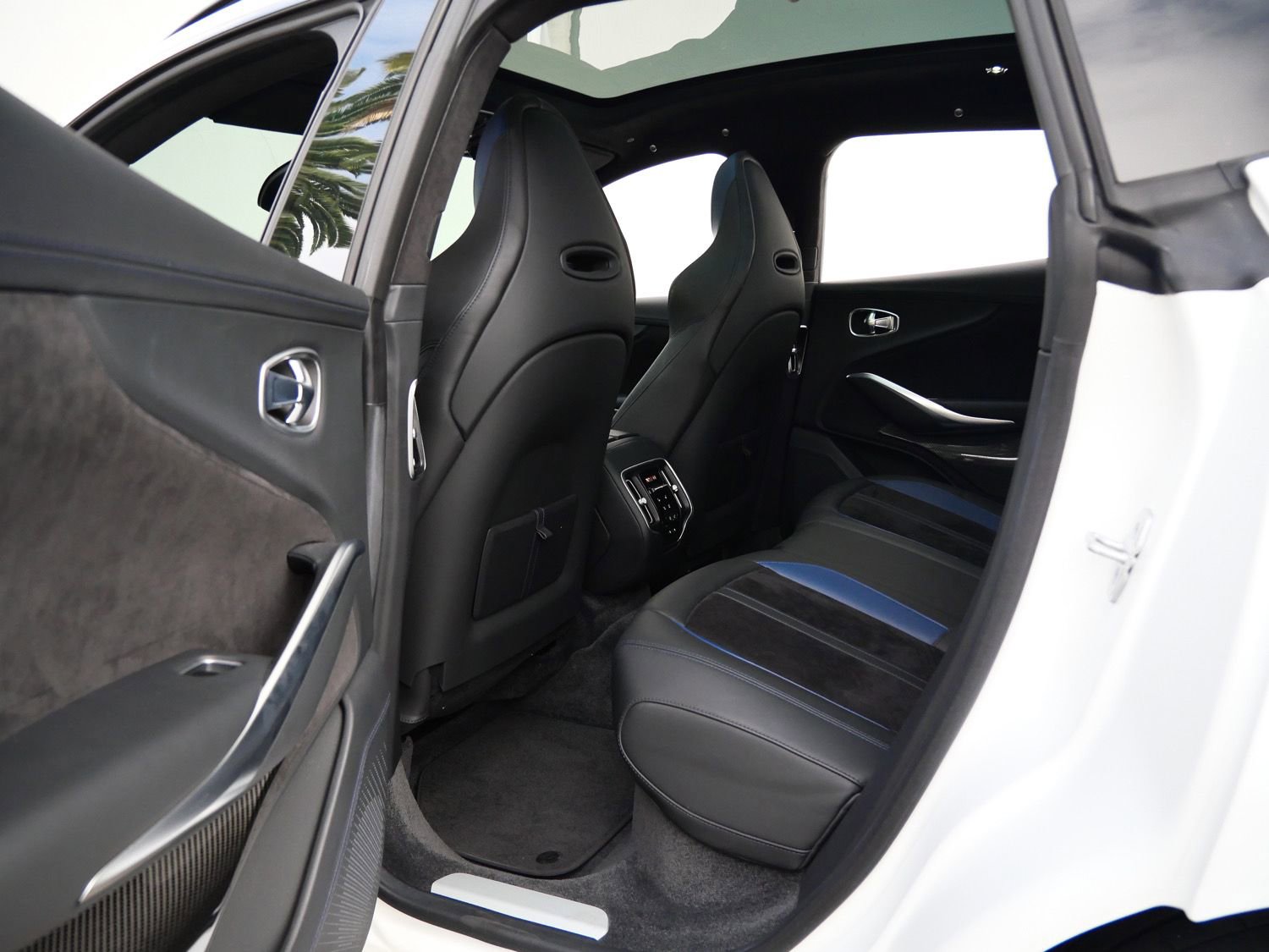 Used 2023 Aston Martin DBX 707 image 23