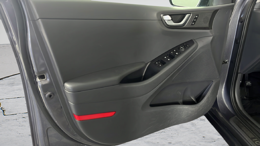 Used 2018 Hyundai Ioniq Limited FWD image 13